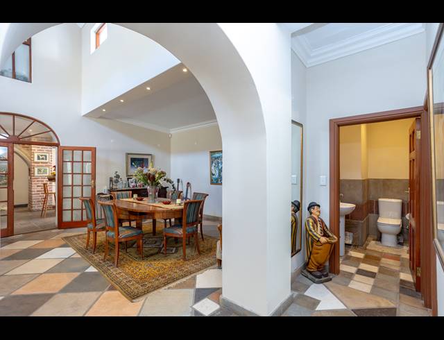 6 BEDROOM FREEHOLD TO LET IN CONSTANTIA
